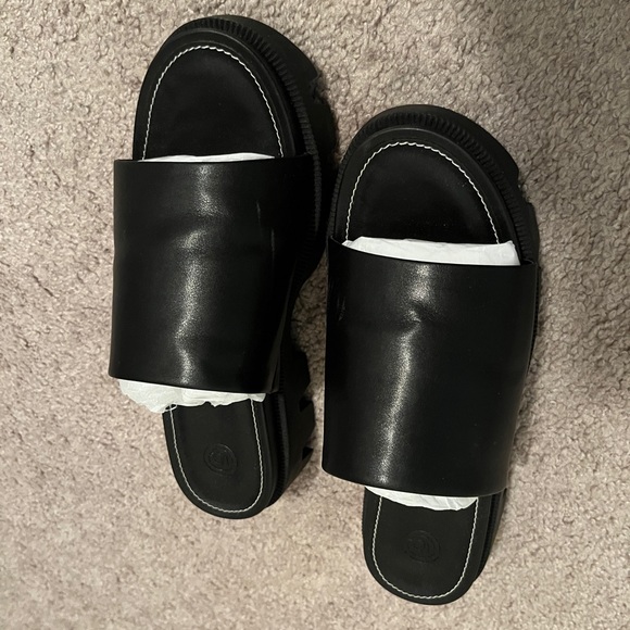 Platform Sandals - Picture 3 of 4